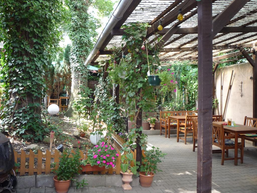 Halle  Gasthof & Pension Hause מראה חיצוני תמונה