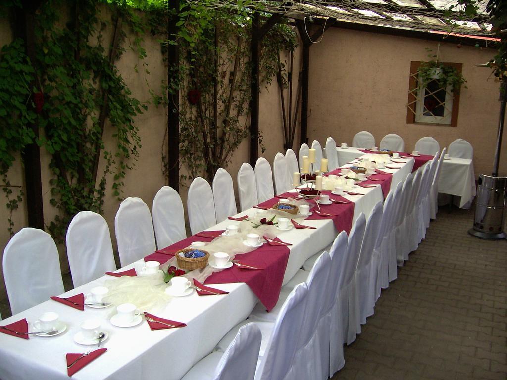 Halle  Gasthof & Pension Hause מראה חיצוני תמונה